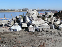 bouw- en sloopafbal bij de bouw van de Scheldekaaien in Antwerpen (ill.Artes Roegiers)